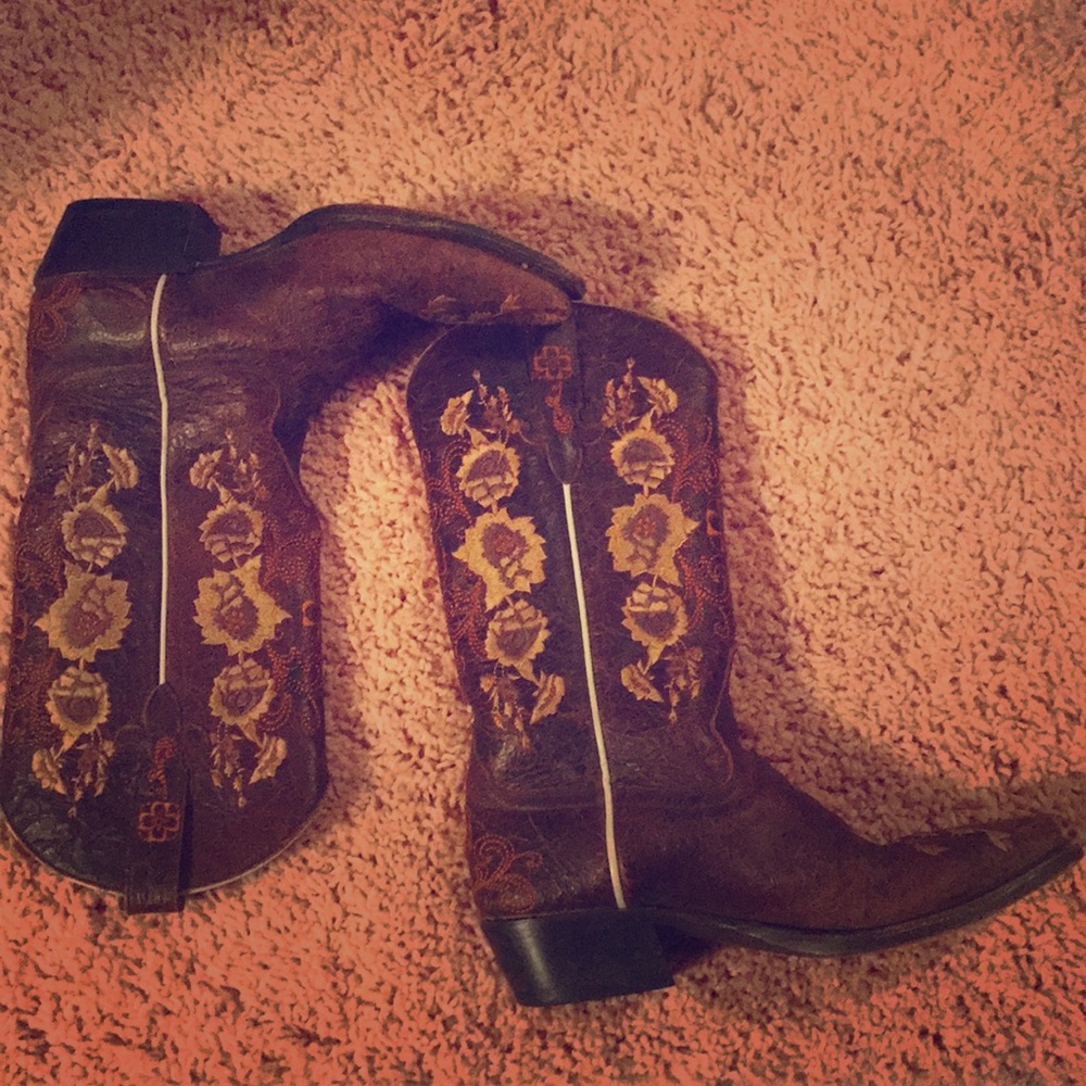 Macie Bean Pointed Toe Cowboy Boots